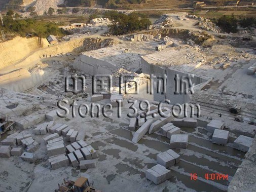 石材礦山開采現場