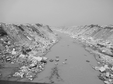 萊州柞村鎮石材過度開發 廢料隨處丟棄污染環境
