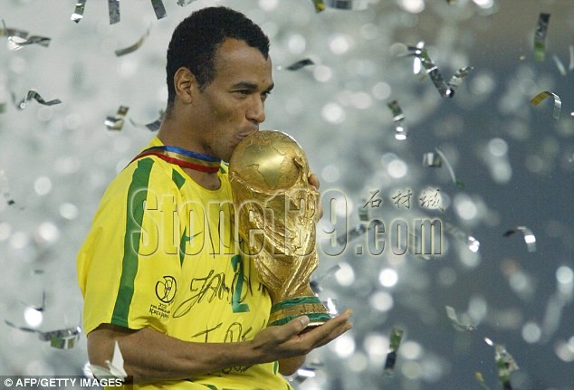 喜歡足球的石材朋友2014廈門展會可以看“卡福”了