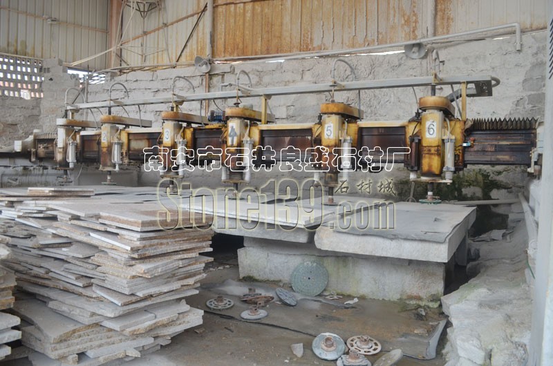 良盛石材銹石花崗巖自動磨拋設備加工車間