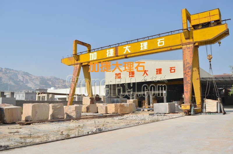 加捷大理石荒料堆場