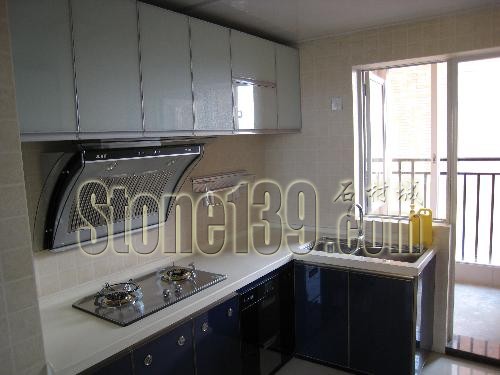 天然花崗巖與人造石的廚房水槽材質優缺點對比