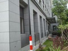 芝麻黑石材外墻應用