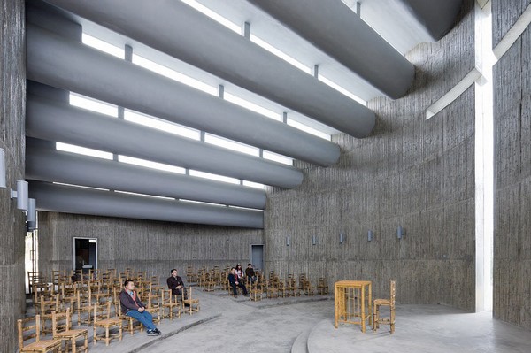 201507231357189853.jpg 全世界20座因石材而生輝的最美教堂