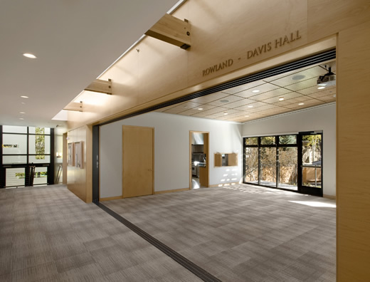 201507231357968612.jpg 全世界20座因石材而生輝的最美教堂