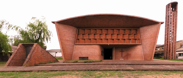 201507231357775101.jpg 全世界20座因石材而生輝的最美教堂