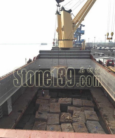 江蘇如皋港迎來(lái)首艘萬(wàn)噸石材國(guó)際貨輪