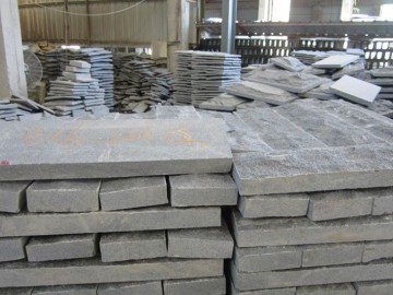 供應各種規格灰色自然面 蘑菇石