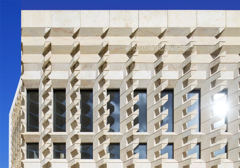 倫佐·皮亞諾設計的“城市之門”項目接近收尾:鏤空石材立面吸睛 倫佐·皮亞諾設計的“城市之門”項目接近收尾:鏤空石材立面吸睛