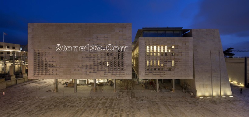 倫佐·皮亞諾設計的“城市之門”項目接近收尾:鏤空石材立面吸睛 倫佐·皮亞諾設計的“城市之門”項目接近收尾:鏤空石材立面吸睛