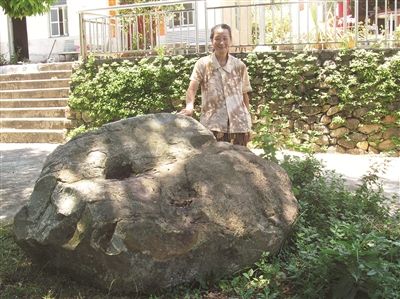 漳州云霄發現一塊陳元光磨劍石 該石為花崗巖質