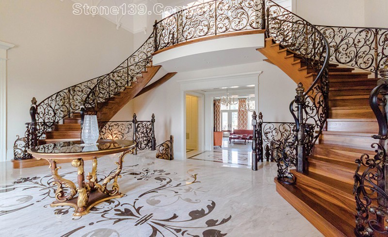 大理石瓷磚和馬賽克裝飾的多倫多市區西式高端住宅