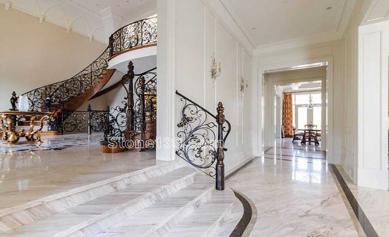 大理石瓷磚和馬賽克裝飾的多倫多市區西式高端住宅