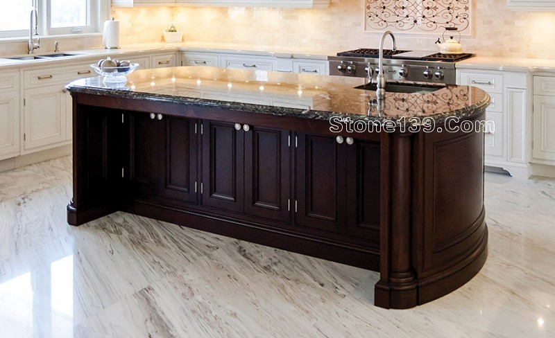 大理石瓷磚和馬賽克裝飾的多倫多市區西式高端住宅