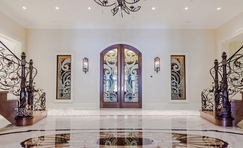 大理石瓷磚和馬賽克裝飾的多倫多市區西式高端住宅