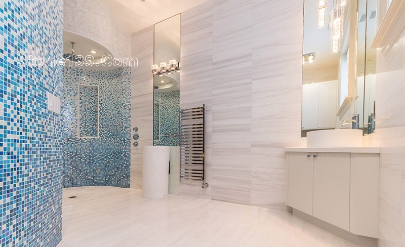 大理石瓷磚和馬賽克裝飾的多倫多市區西式高端住宅