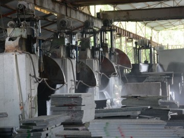 花崗巖大切加工 自動(dòng)磨機(jī)加工 荒料現(xiàn)貨充足