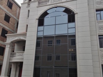 別墅裝飾 玻璃與石材墻面應(yīng)用