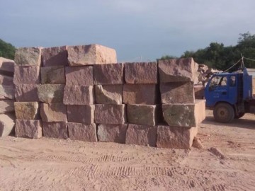 高湖石荒料堆場