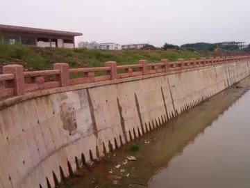 自然面河欄桿應用案例