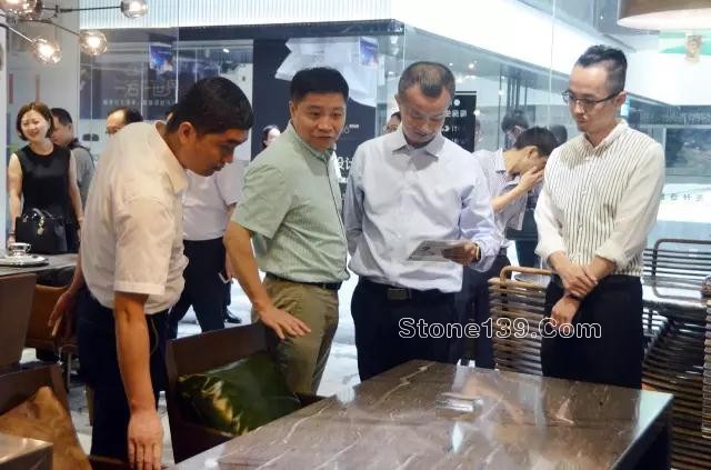 四川省資陽市人民政府考察團一行蒞臨五號倉庫參觀調研 英良集團五號倉庫接待考察團