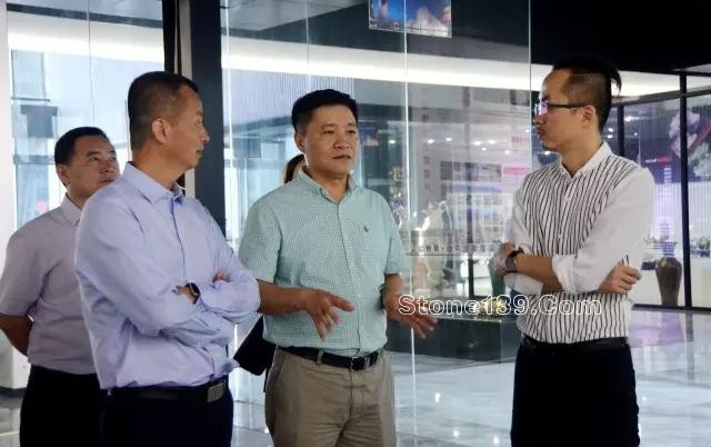 四川省資陽市人民政府考察團一行蒞臨五號倉庫參觀調研 英良集團五號倉庫接待考察團