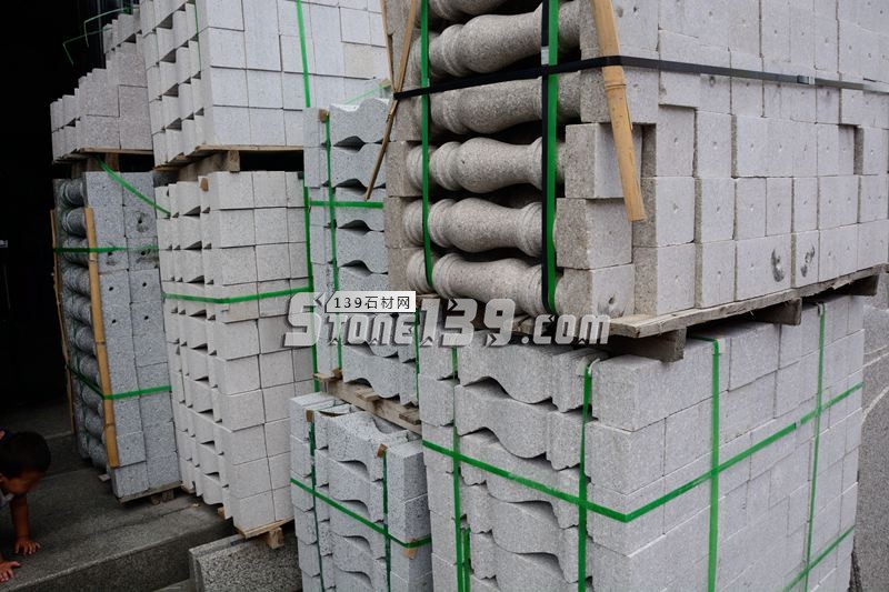 恒毅輝杰石材主營花崗巖欄桿、圓球、仿型異形等石材加工產(chǎn)品