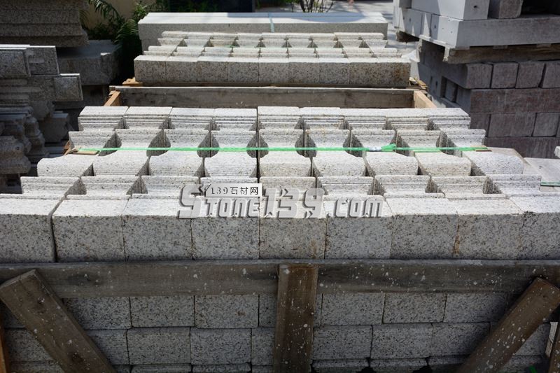 恒毅輝杰石材主營花崗巖欄桿、圓球、仿型異形等石材加工產(chǎn)品