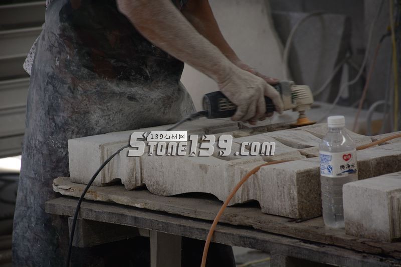 恒毅輝杰石材主營花崗巖欄桿、圓球、仿型異形等石材加工產(chǎn)品