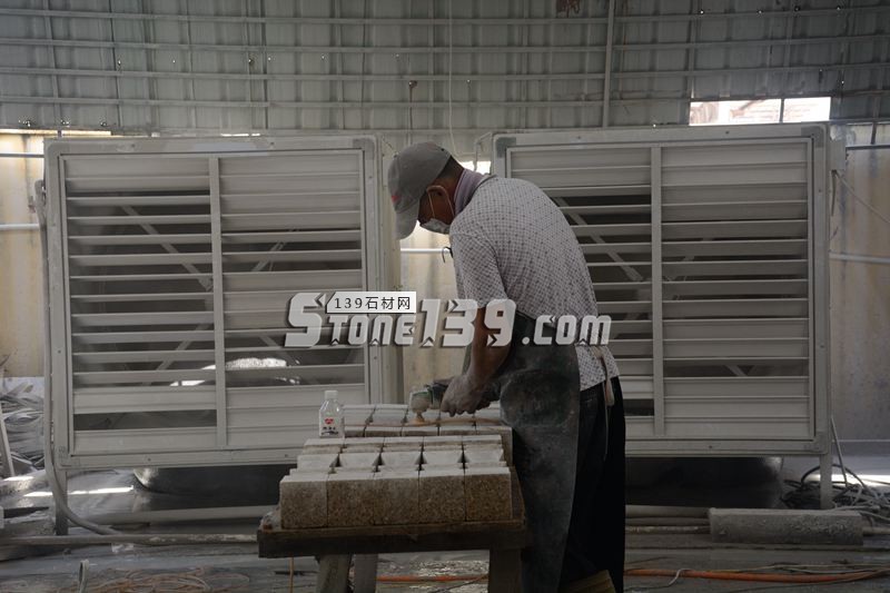 恒毅輝杰石材主營花崗巖欄桿、圓球、仿型異形等石材加工產(chǎn)品