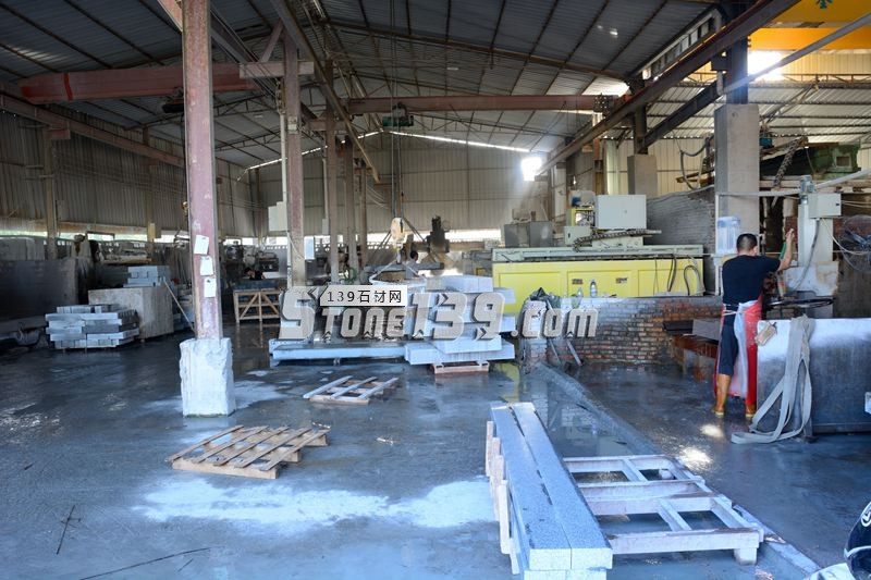 超南石業主營石材欄桿/圓球/桌椅/洗衣池/浮雕/異形線條等石材工藝產品