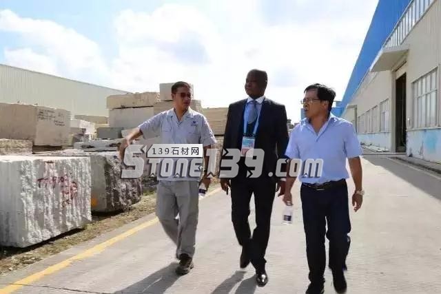 廈門金磚會議特派代表團到高時集團和萬里石股份參觀考察