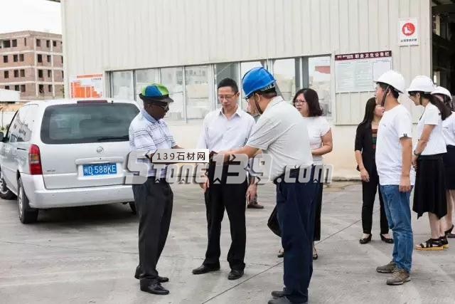 廈門金磚會議特派代表團到高時集團和萬里石股份參觀考察