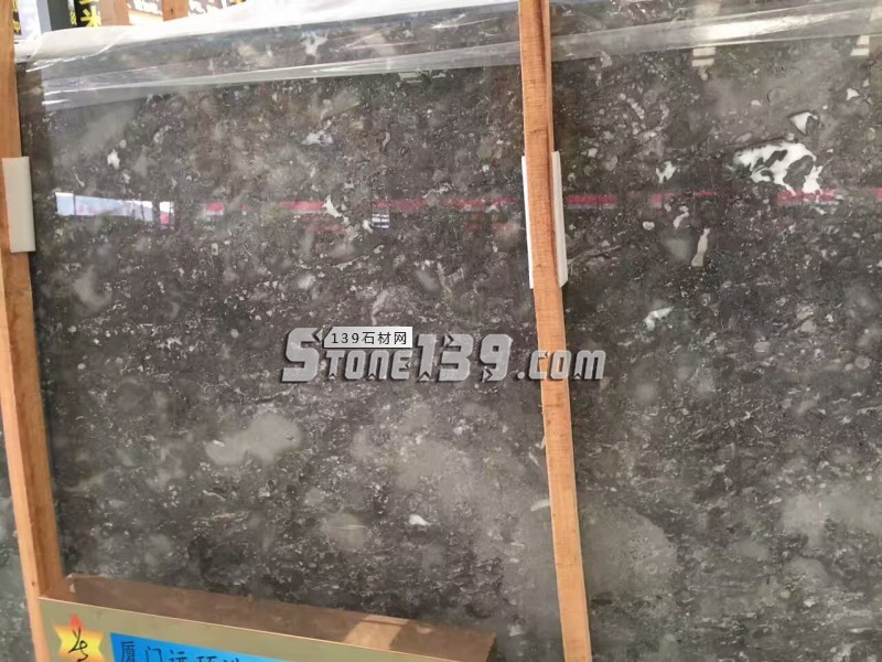 光宇石業(yè)主營藍色妖姬(藍山灰)、蔚藍海岸(紫羅蘭)、阿曼玫瑰、意大利冰玉等大理石產品