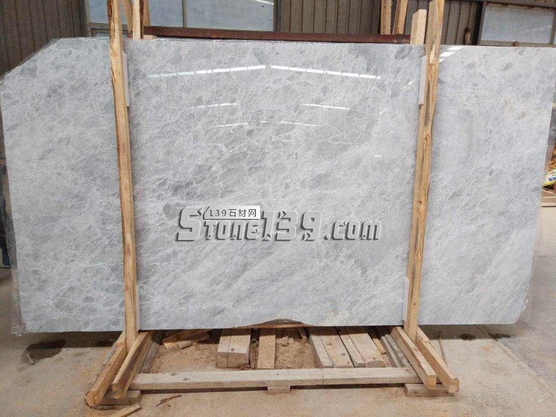 光宇石業(yè)主營藍色妖姬(藍山灰)、蔚藍海岸(紫羅蘭)、阿曼玫瑰、意大利冰玉等大理石產品