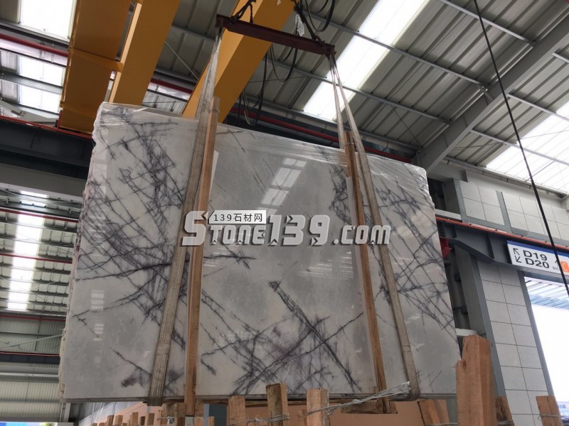 光宇石業(yè)主營藍色妖姬(藍山灰)、蔚藍海岸(紫羅蘭)、阿曼玫瑰、意大利冰玉等大理石產品