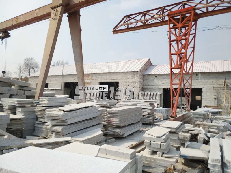 遼寧興城市名帛石材主營青山白、虎皮花、芝麻白等花崗巖產品