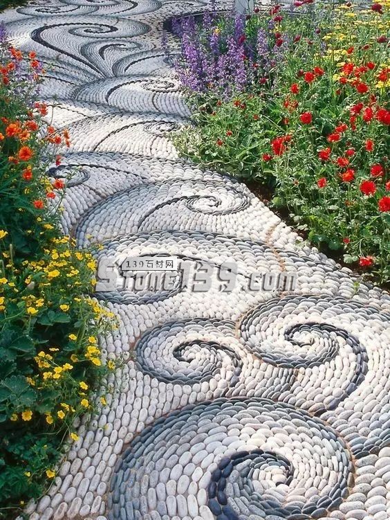 實用與藝術(shù)感并存—鵝卵石的鋪裝應(yīng)用