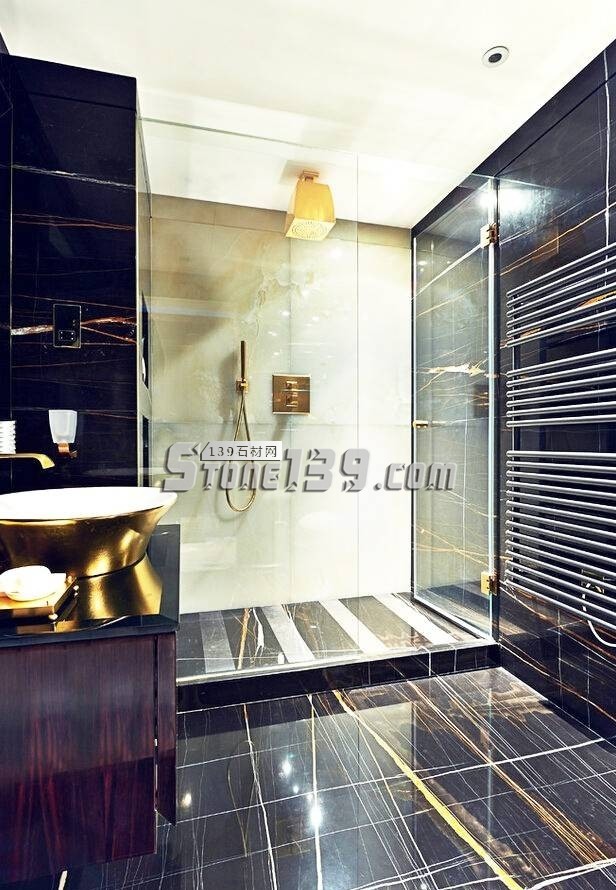 讓人眼前一亮的大理石浴室，套套都精品