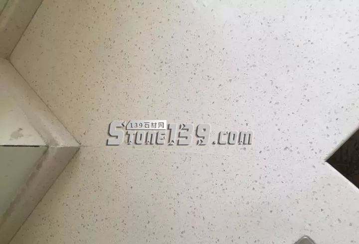 石英石臺面裂縫的修補過程