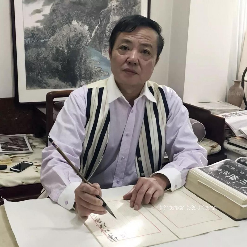 張華中,號晚風、匏簃齋主,1956年出生于北京。祖籍山東陵縣