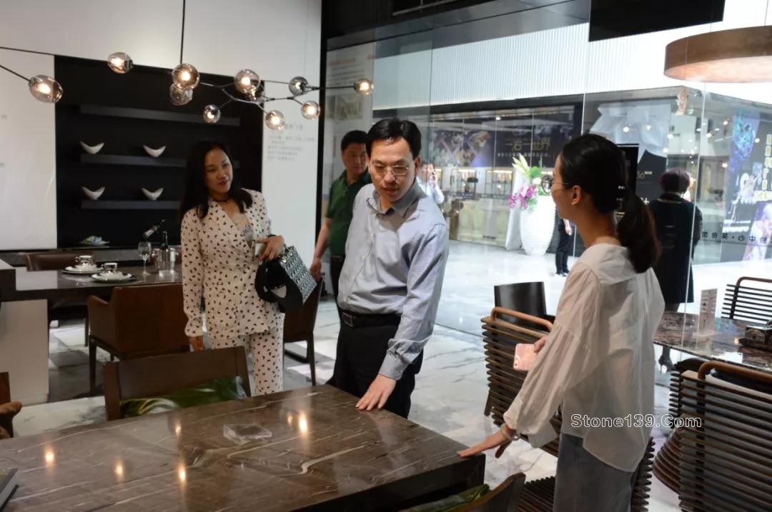 湖北團風縣領導率隊考察調研福建水頭石材企業