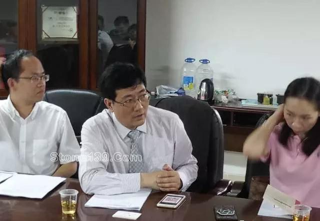 廈門市石材商會召開美國石英石臺面雙反案律師輔導專題會 廈門石材貿易人士開會應對美國石英石臺面雙反調查