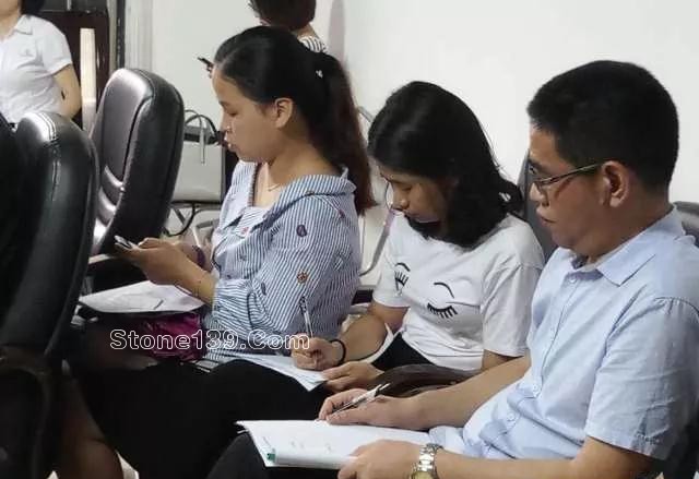 廈門市石材商會召開美國石英石臺面雙反案律師輔導專題會 廈門石材貿易人士開會應對美國石英石臺面雙反調查