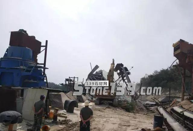 福建南安市石井鎮(zhèn)召開環(huán)保督查“回頭看”整改工作會(huì) 石井鎮(zhèn)召開環(huán)保督查“回頭看”整改工作會(huì)現(xiàn)場