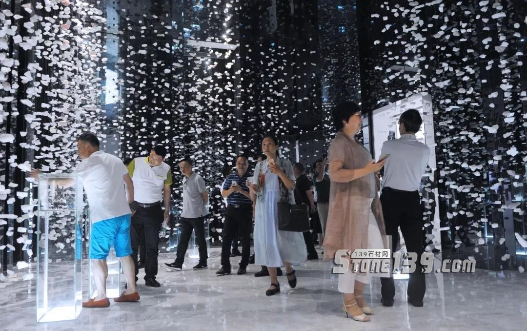 英良集團五號倉庫迎來各異地山東商會會長蒞臨參觀考察 英良集團石材五號倉庫