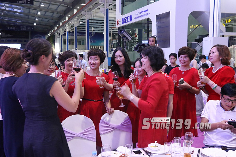 順發石代廣場開業盛典暨2018順發石尚發布會盛大啟幕 2018順發石代廣場開業盛典現場圖