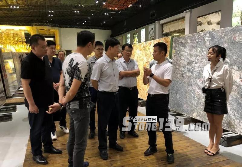 中國(guó)新興礦業(yè)考察團(tuán)到水頭考察石材產(chǎn)業(yè)情況，對(duì)接設(shè)立“石材產(chǎn)業(yè)聯(lián)盟與推廣平臺(tái)”事宜