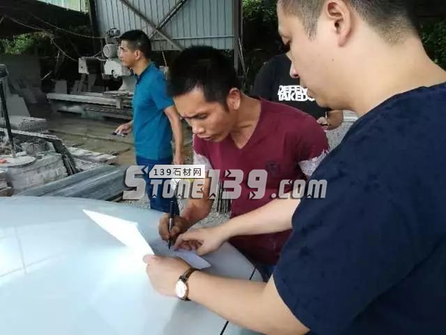 福建南安市霞美鎮依法關閉4家“三無”石材廠