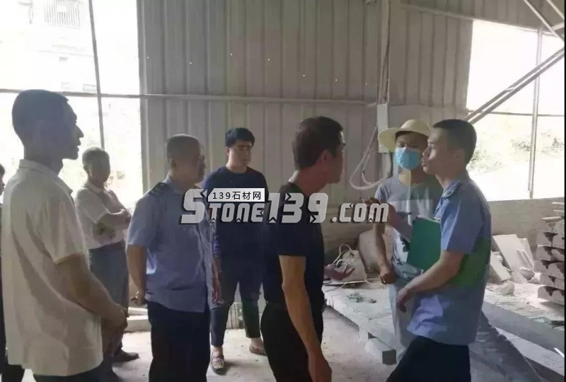 惠安東嶺鎮(zhèn)督促違建石材廠自行拆除,面積達4300平方米!